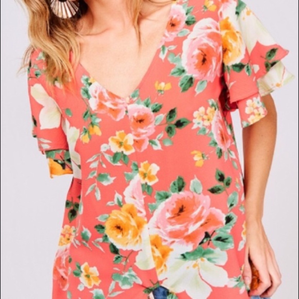 NWT Floral V-Neck Top w/Tiered Short Sleeves - Picture 7 of 16
